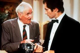 Desmond Llewelyn and Timothy Dalton in License to Kill