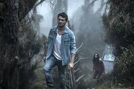 Shiloh Fernandez and Jane Levy in Evil Dead